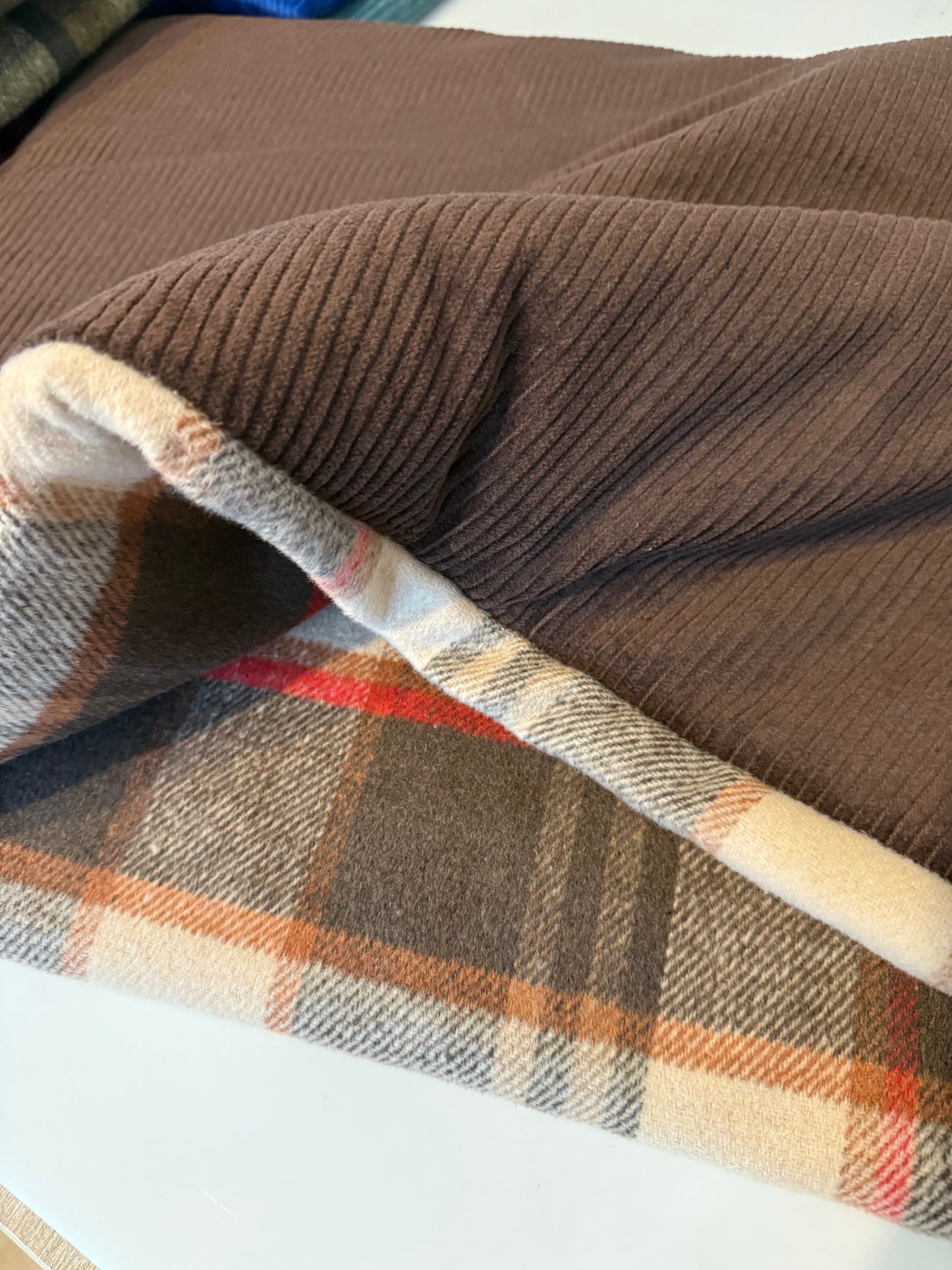 Kuschelnest S braun/kariert