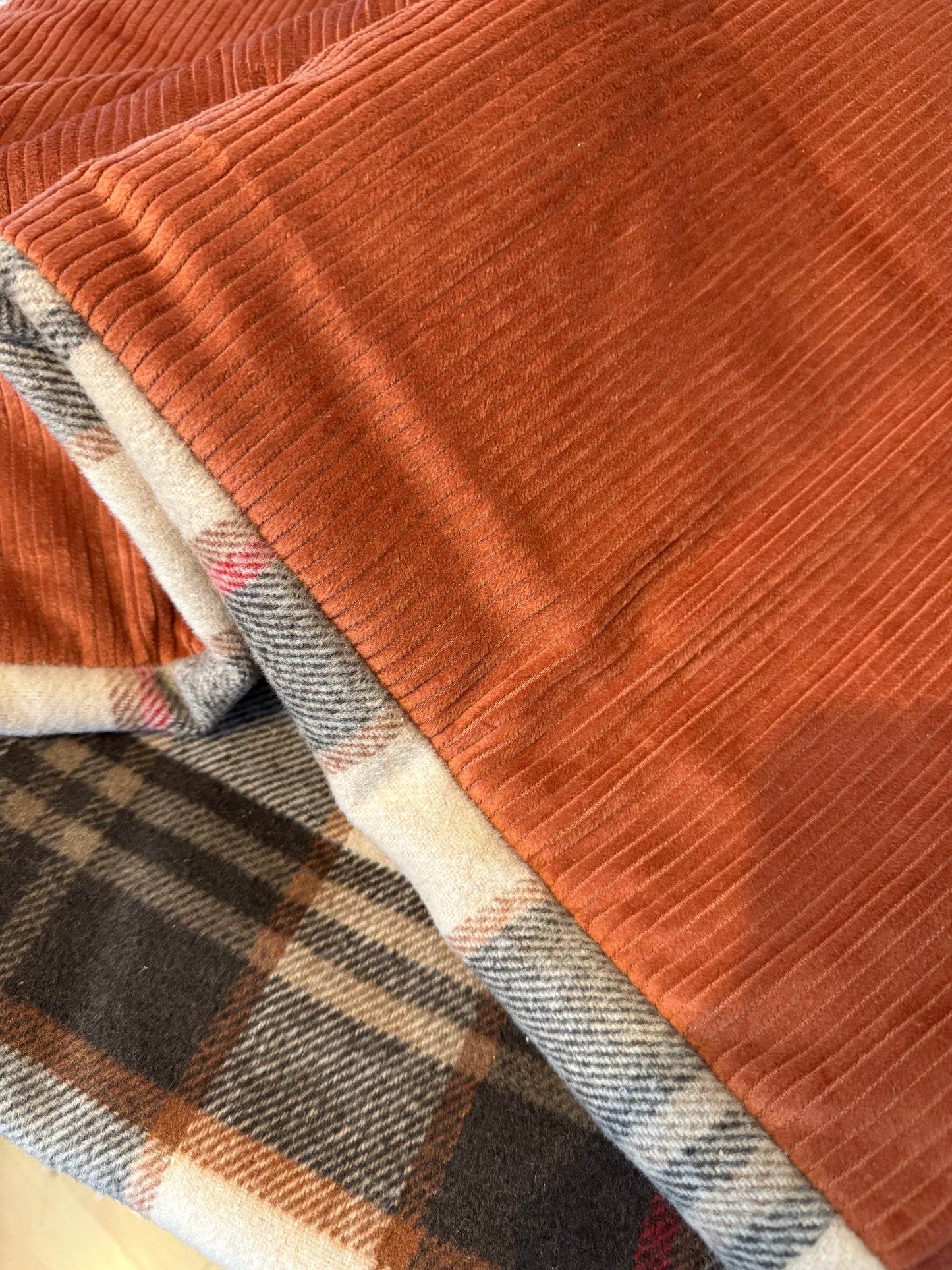 Kuschelnest S orange/kariert